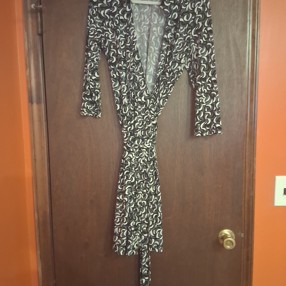 Chic Monochrome Long Sleeve Dress